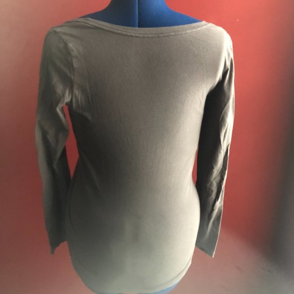 Maternity Shirts Bundle - Picture 11 of 16